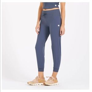 Vuori women’s daily joggers (MAUVE) (MEDIUM)